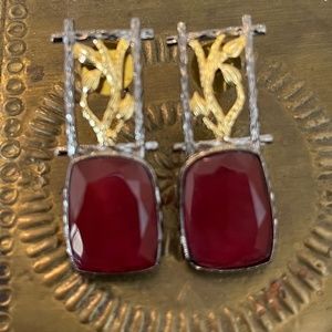 Ruby colored stone earrings a piece of art!